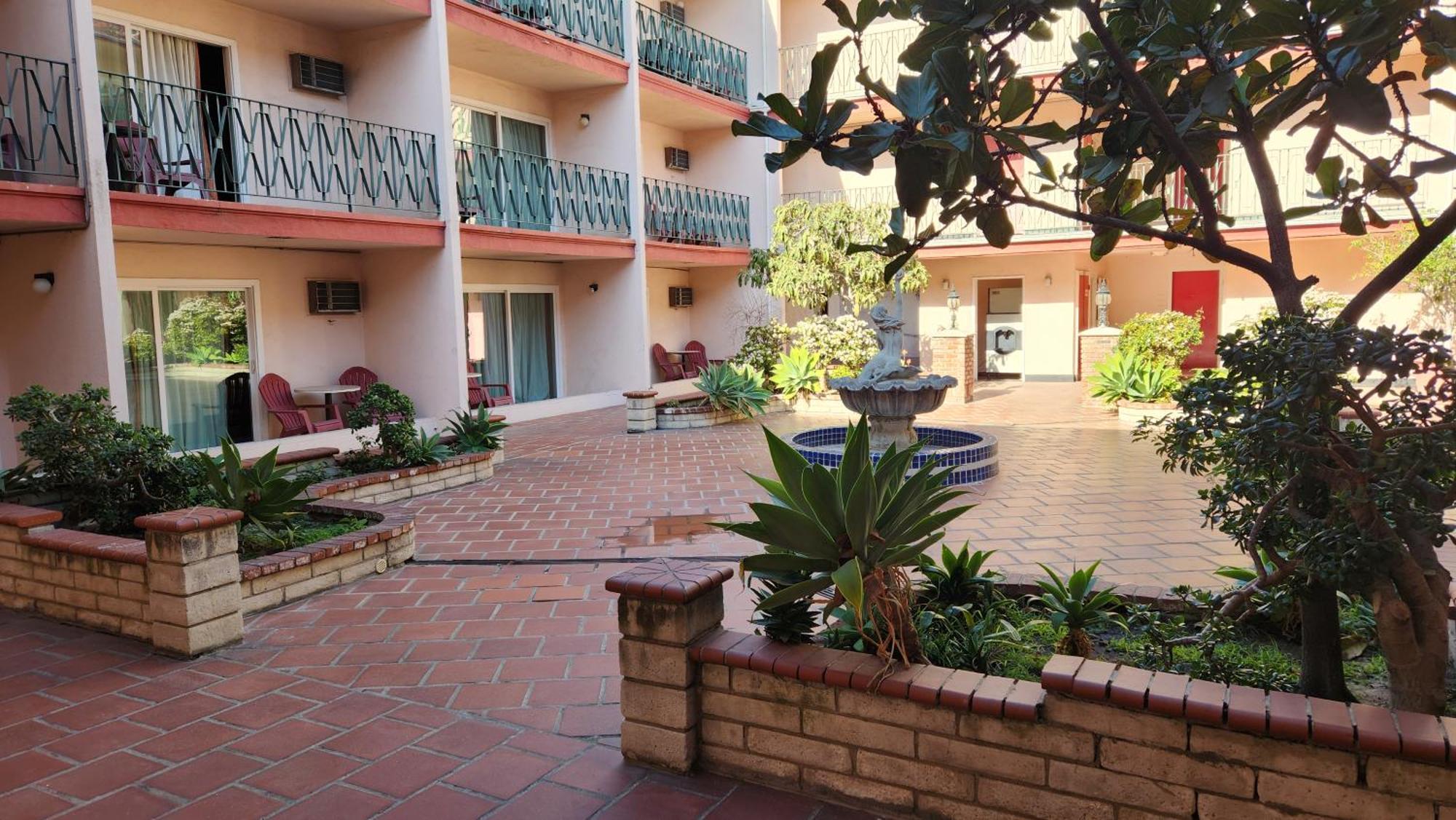 Hotel Royal Century At Lax 2*